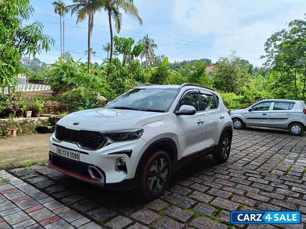 Pearl White Kia Sonet GT Line Diesel Automatic