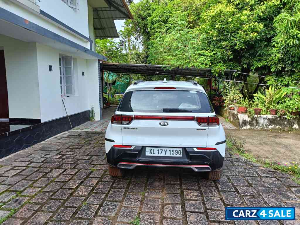 Pearl White Kia Sonet GT Line Diesel Automatic