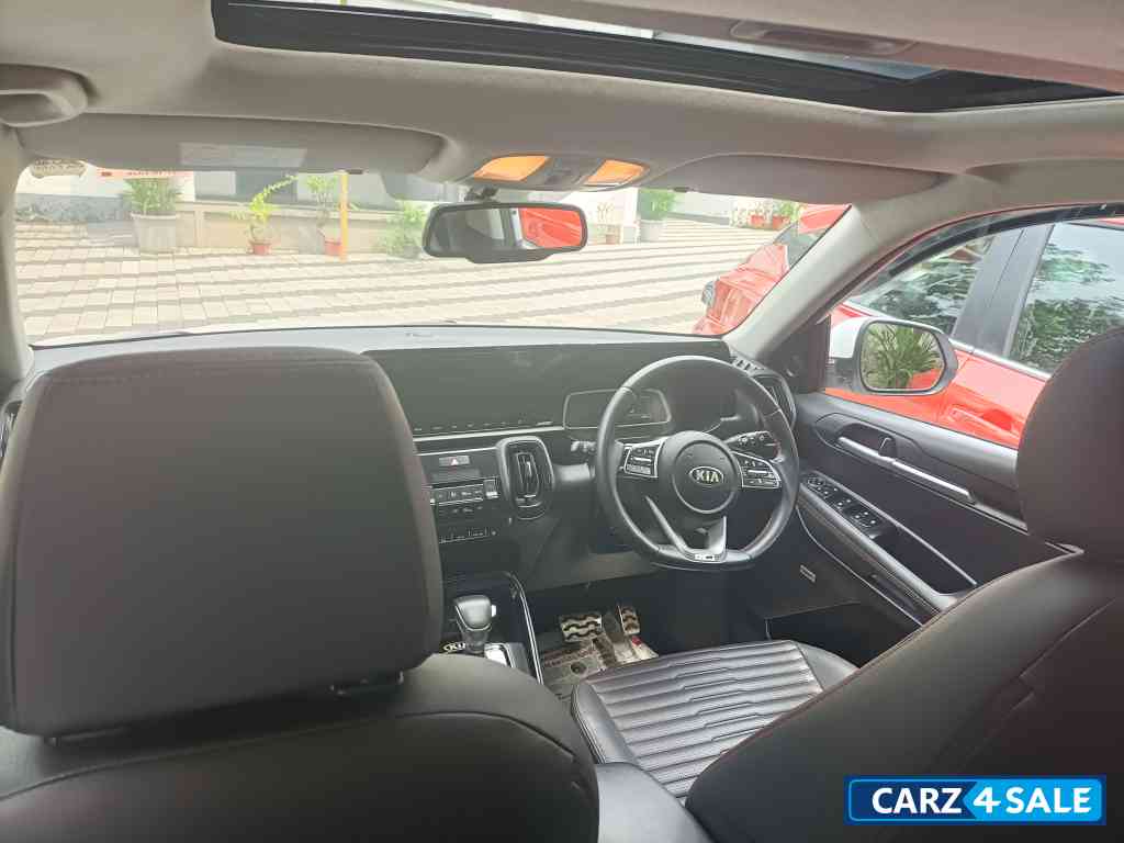 Pearl White Kia Sonet GT Line Diesel Automatic