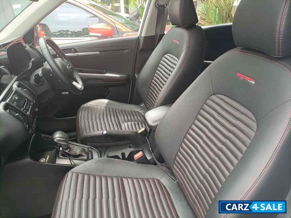 Pearl White Kia Sonet GT Line Diesel Automatic