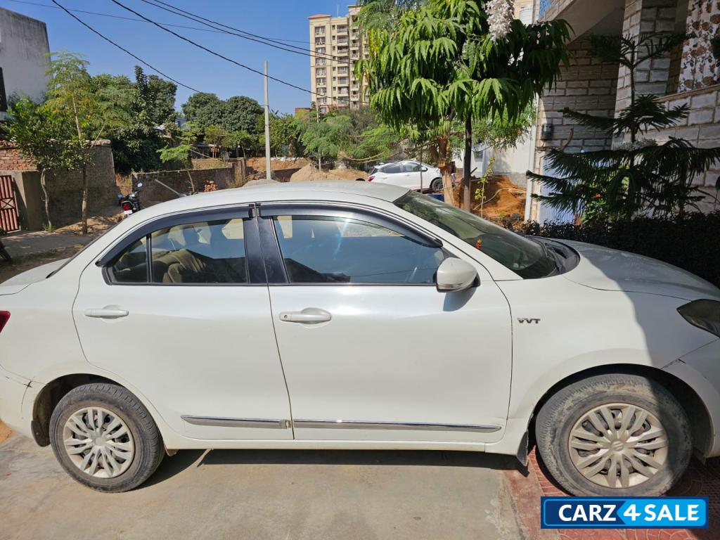 White Maruti Suzuki Dzire Vxi Amt