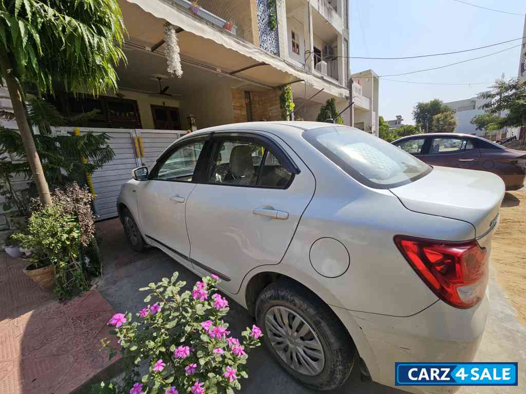 White Maruti Suzuki Dzire Vxi Amt