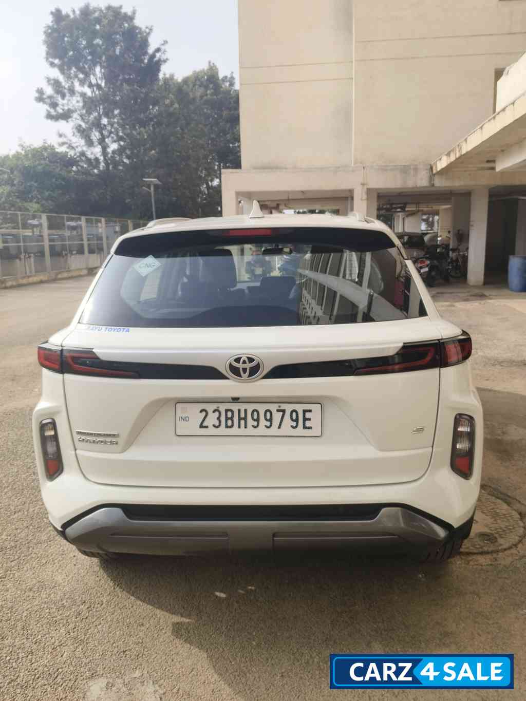 Toyota Urban Cruiser Hyryder S CNG