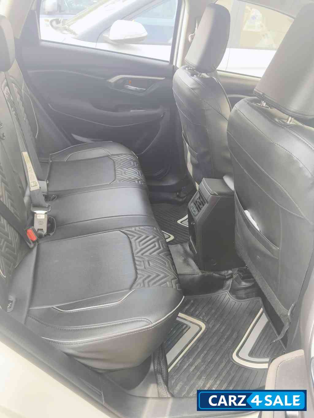 Toyota Urban Cruiser Hyryder S CNG