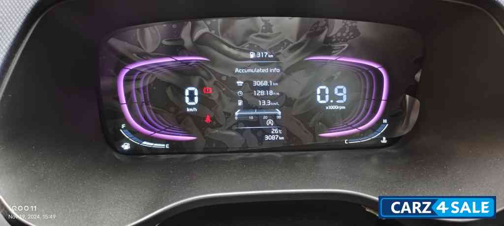 Silver Kia Carens Premium optional