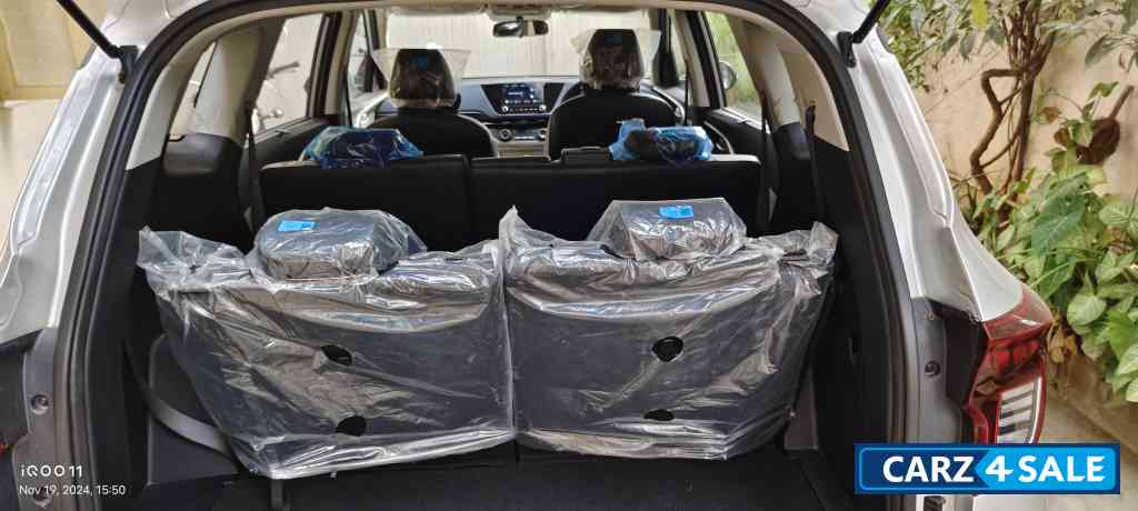 Silver Kia Carens Premium optional