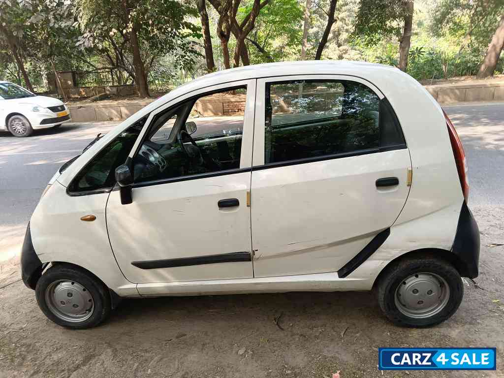 White Tata Nano CX