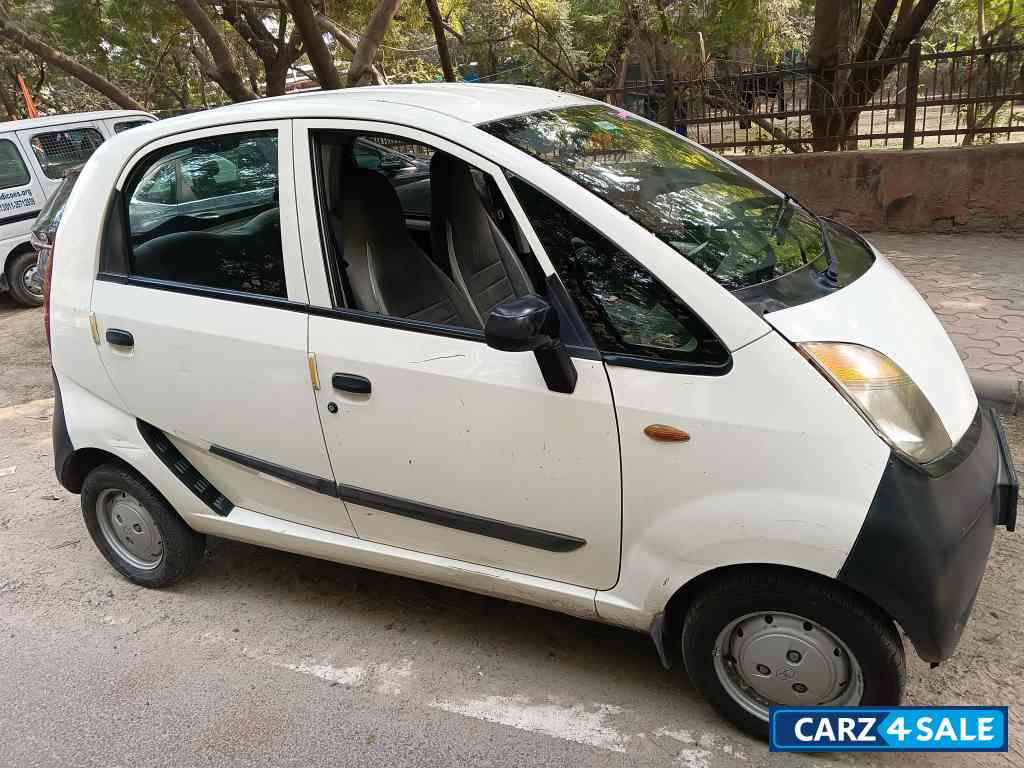 White Tata Nano CX