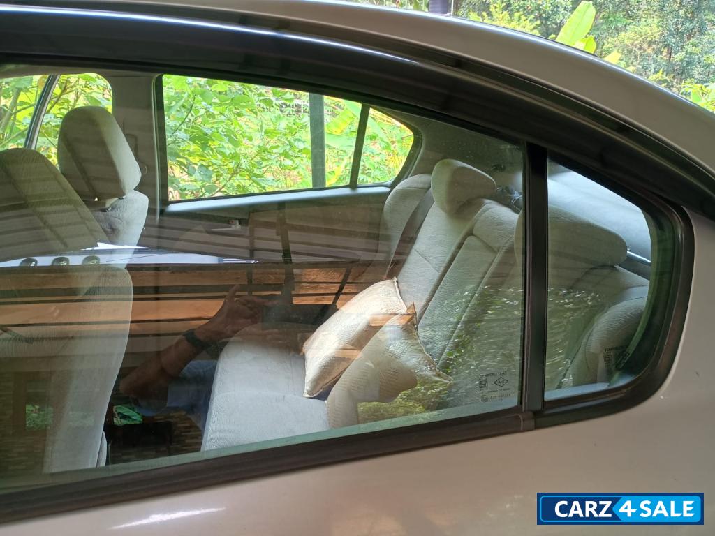 Silky Silver Maruti Suzuki SX4 ZXI AT BS IV Silky Silver Maruti Suzuki SX4 ZXI AT BS IV