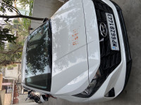 White Hyundai i20 Sportz