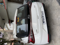 White Hyundai i20 Sportz