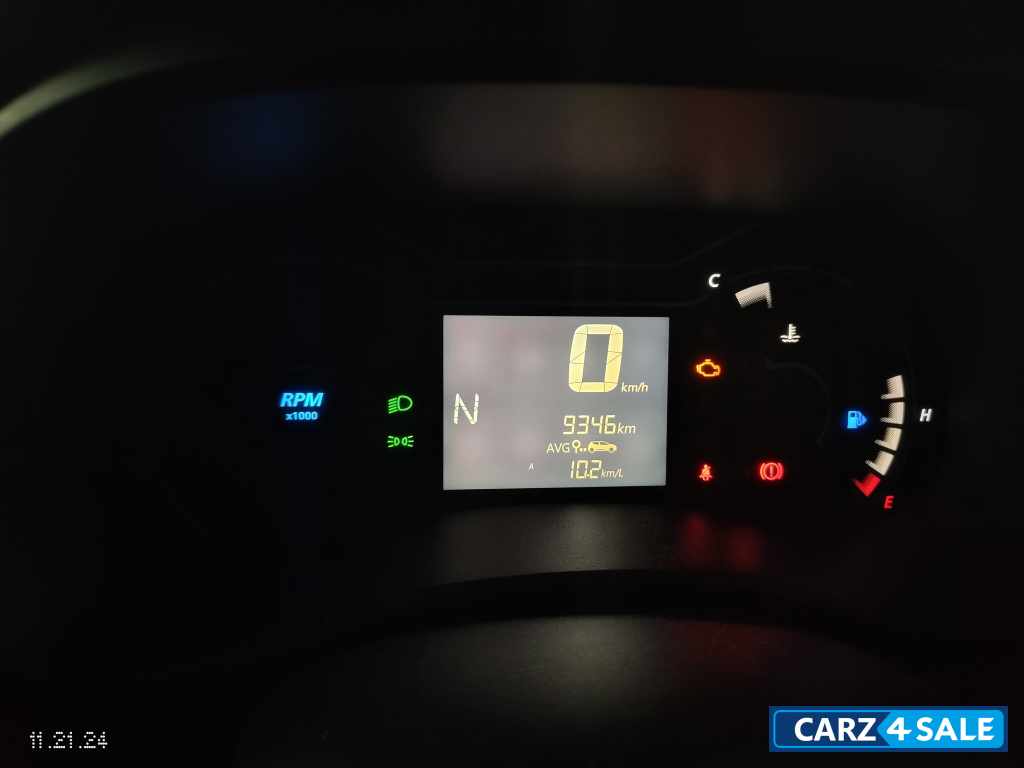 Black And White Renault Kwid Climber AMT (O) Dual Tone