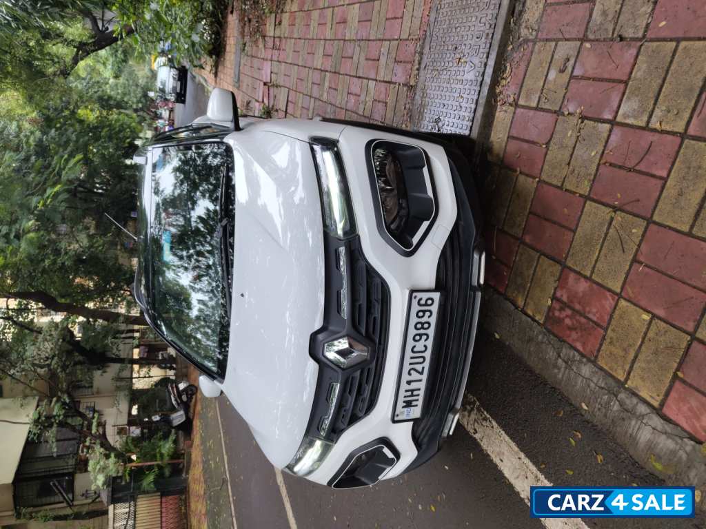 Black And White Renault Kwid Climber AMT (O) Dual Tone