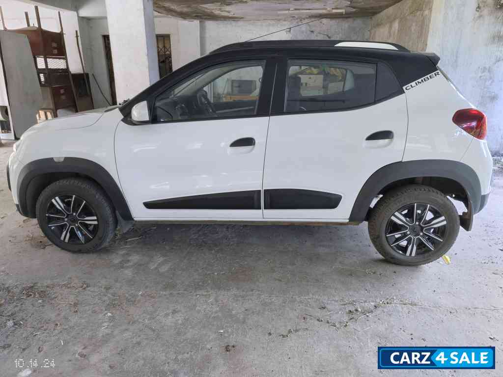 Black And White Renault Kwid Climber AMT (O) Dual Tone