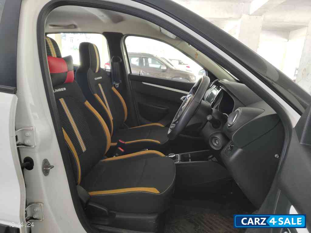 Black And White Renault Kwid Climber AMT (O) Dual Tone