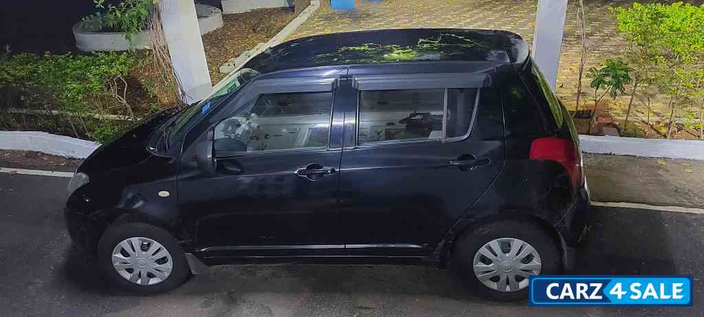 Black Maruti Suzuki Swift Vxi