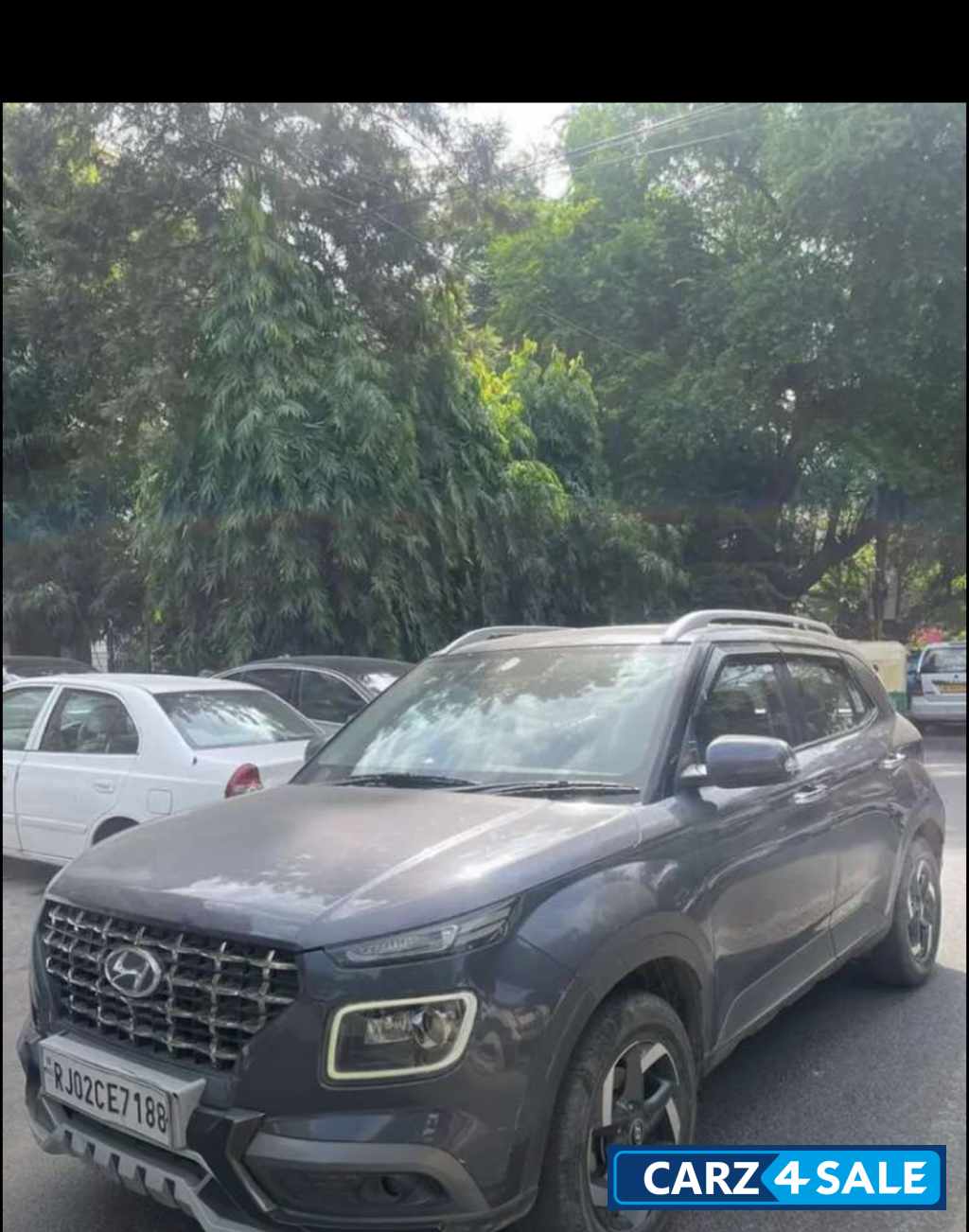 Hyundai Venue sx + dct