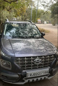 Hyundai Venue sx + dct