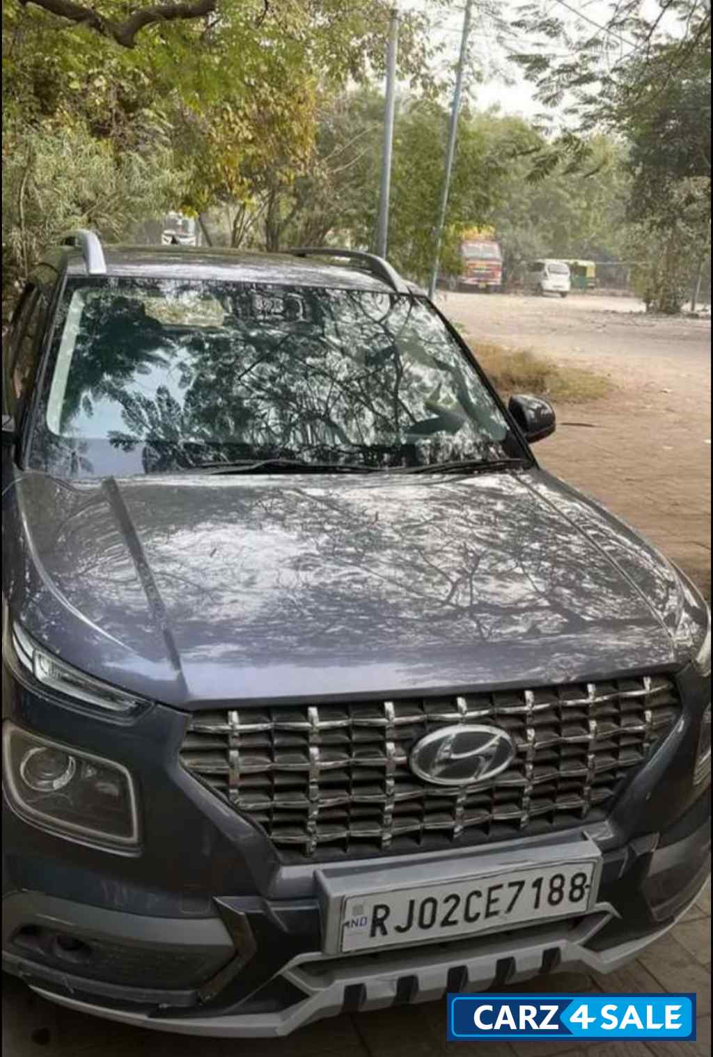 Hyundai Venue sx + dct