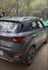 Hyundai Venue sx + dct