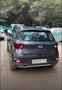 Hyundai Venue sx + dct