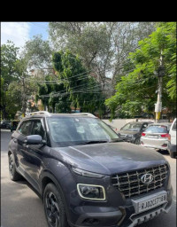 Hyundai Venue sx + dct