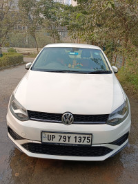 Candy White Volkswagen Vento Highline