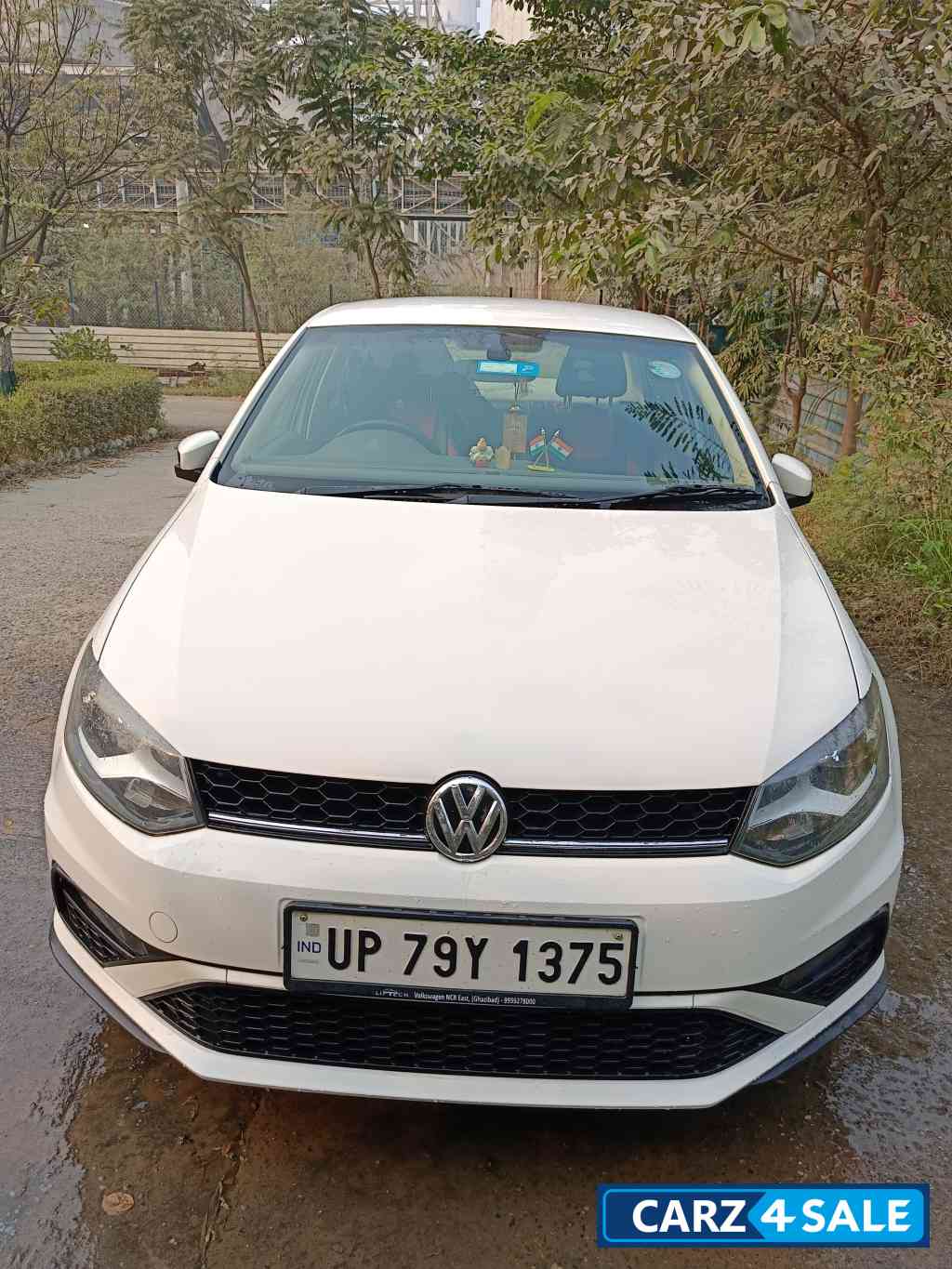 Candy White Volkswagen Vento Highline