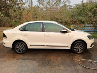 Candy White Volkswagen Vento Highline