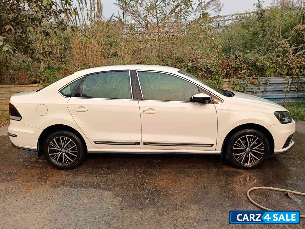 Candy White Volkswagen Vento Highline