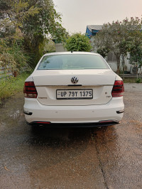 Candy White Volkswagen Vento Highline