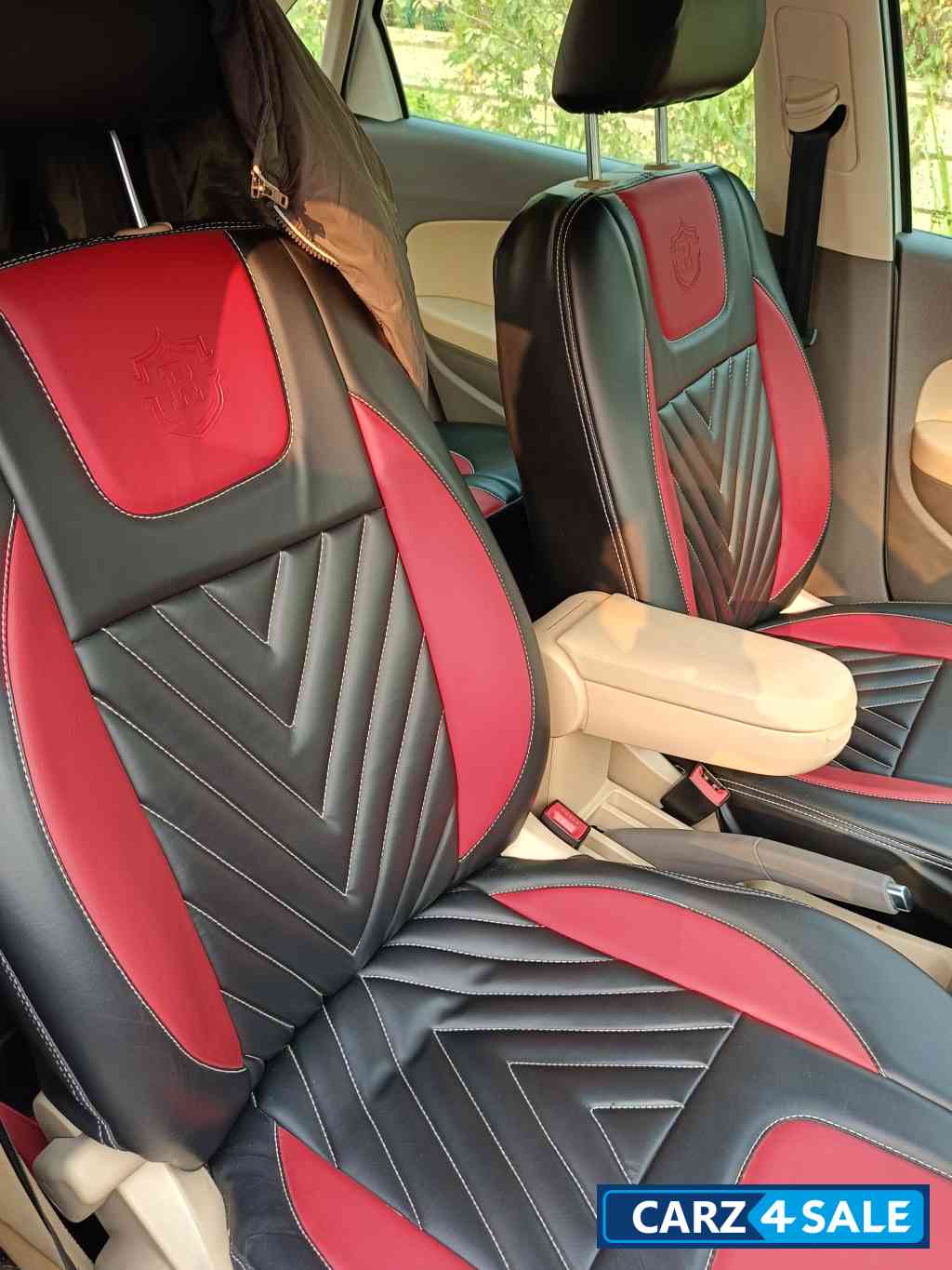 Candy White Volkswagen Vento Highline