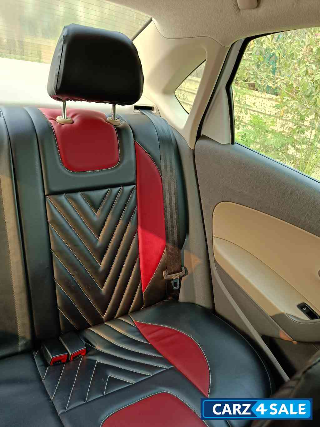 Candy White Volkswagen Vento Highline