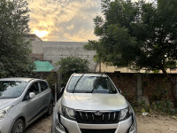 Mahindra XUV 500 W10