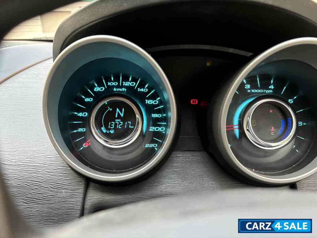 Mahindra XUV 500 W10