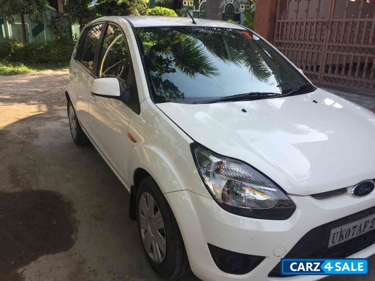 Diamond White Ford Figo Diamond White Ford Figo