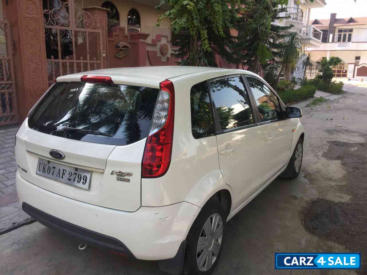 Diamond White Ford Figo Diamond White Ford Figo
