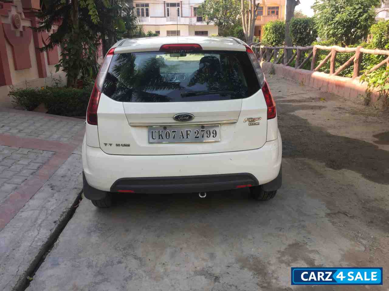Diamond White Ford Figo Diamond White Ford Figo