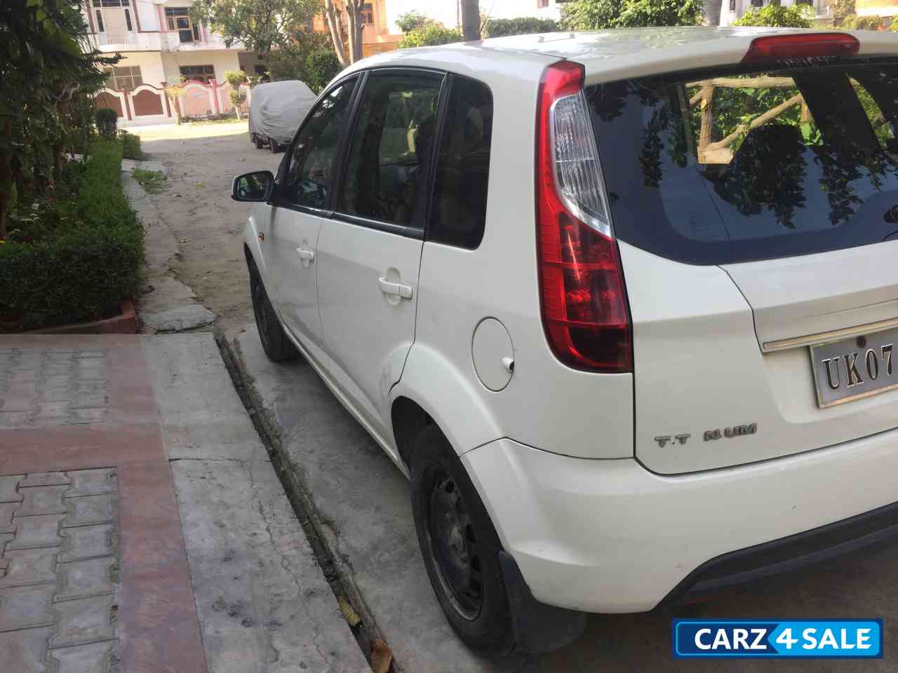Diamond White Ford Figo Diamond White Ford Figo