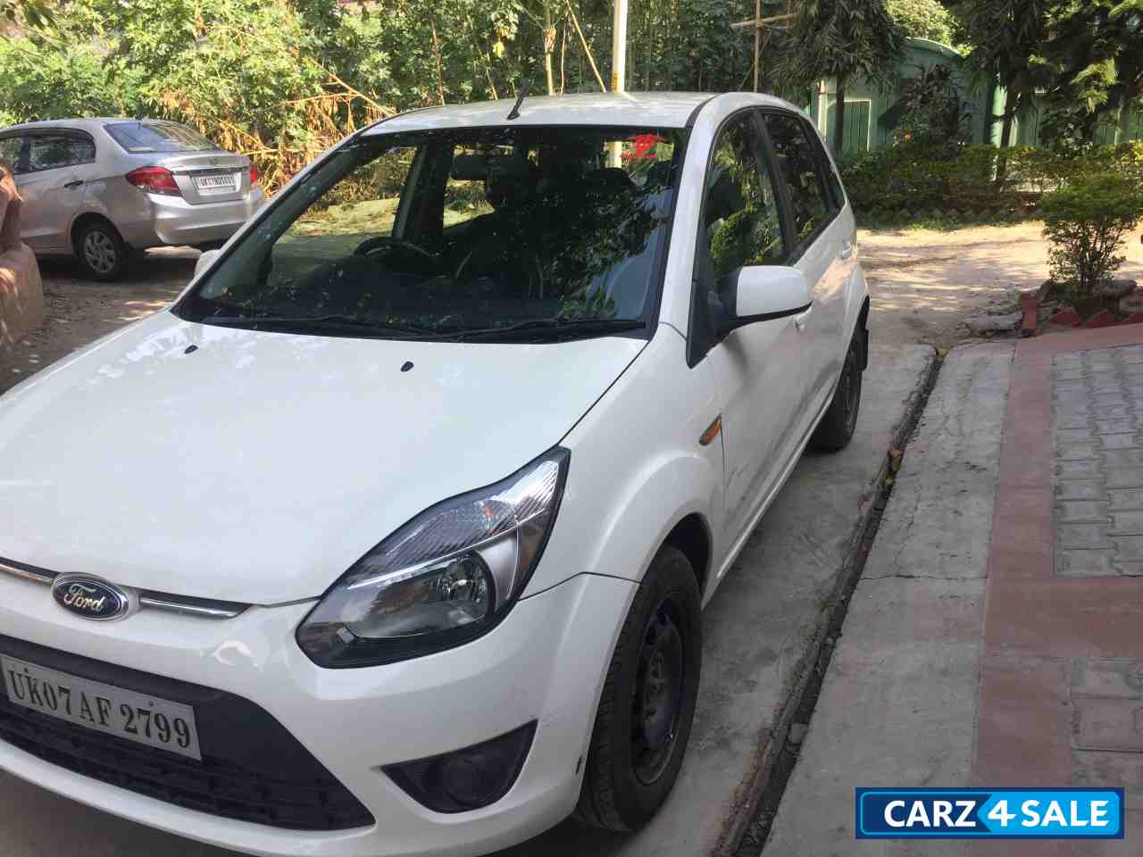 Diamond White Ford Figo Diamond White Ford Figo