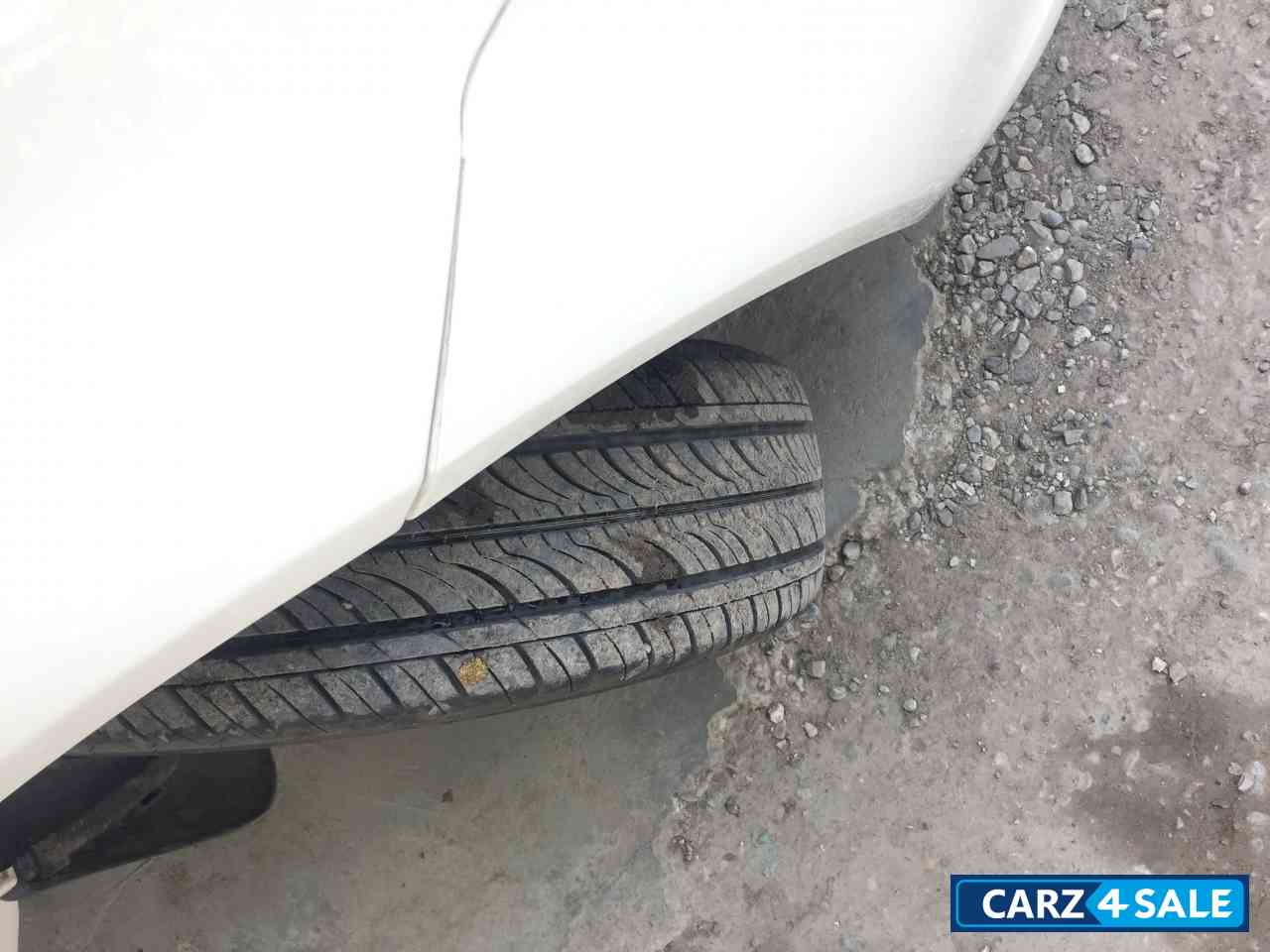 Diamond White Ford Figo Diamond White Ford Figo