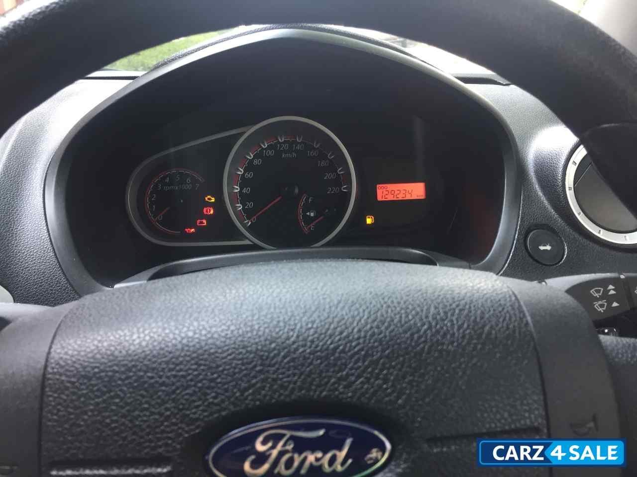 Diamond White Ford Figo Diamond White Ford Figo