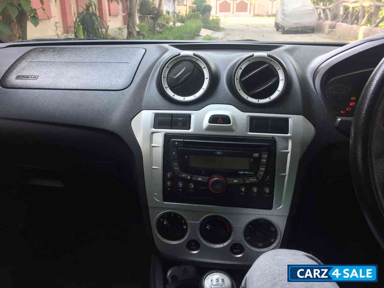 Diamond White Ford Figo Diamond White Ford Figo