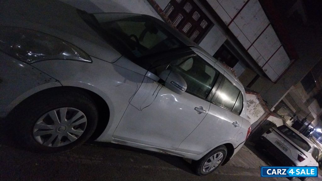 White Maruti Suzuki Dzire