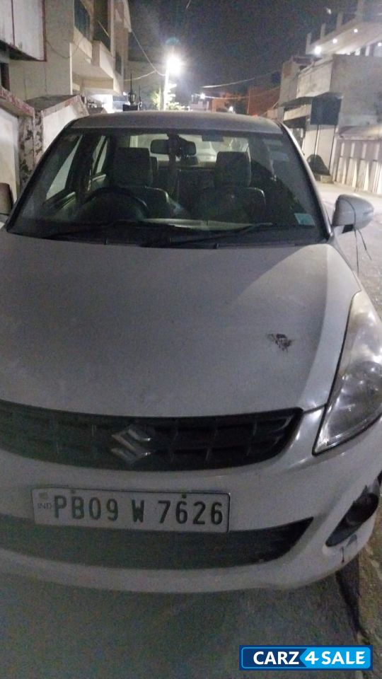 White Maruti Suzuki Dzire