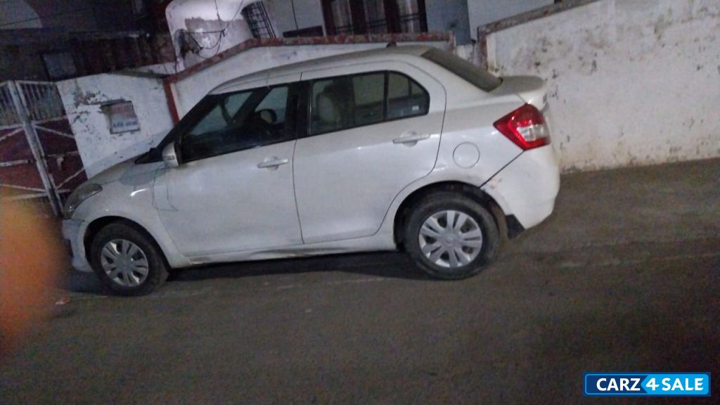 White Maruti Suzuki Dzire