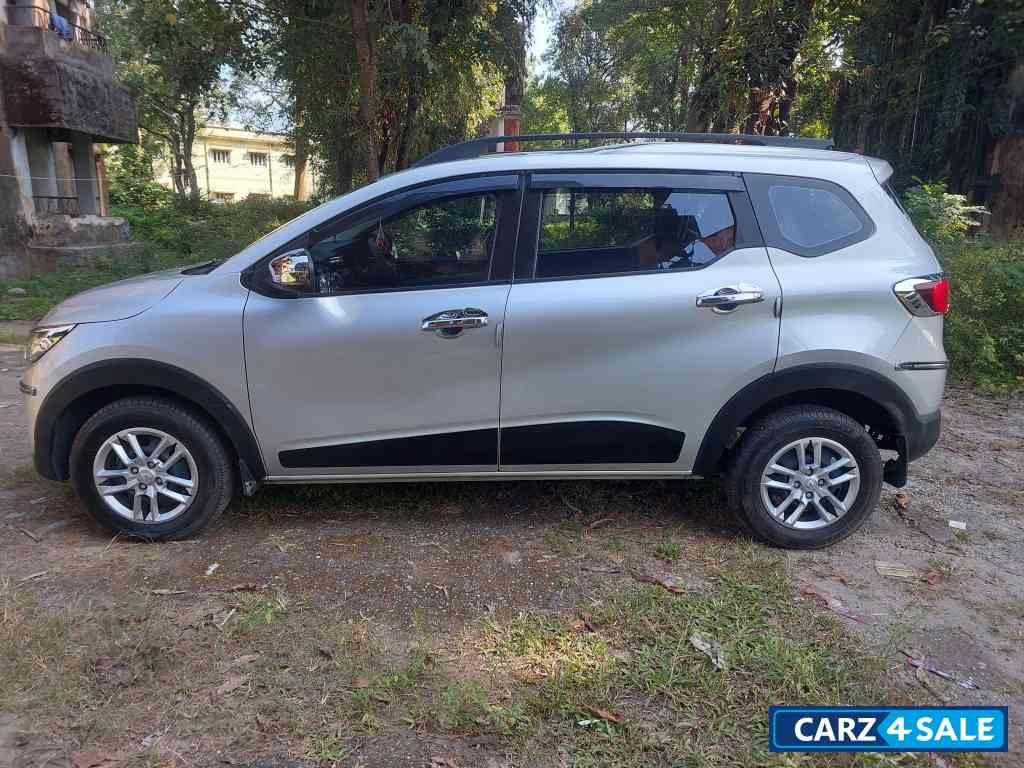 Moonlight Silver Renault Triber RXT PETROL MT 1.0L ECE