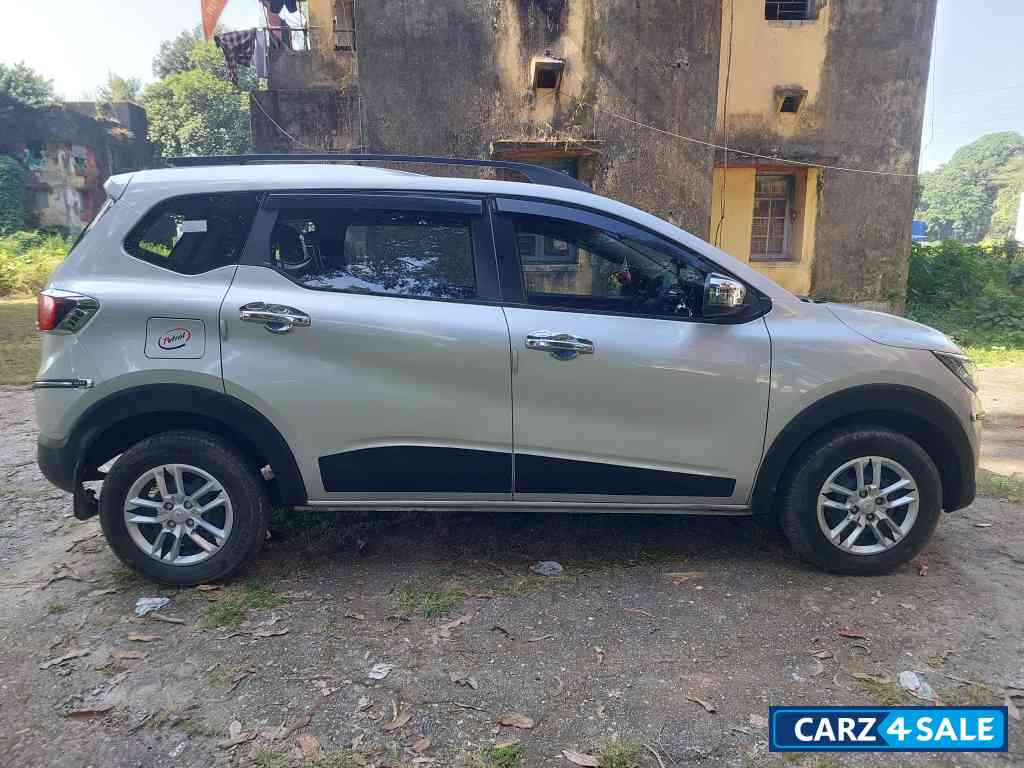 Moonlight Silver Renault Triber RXT PETROL MT 1.0L ECE