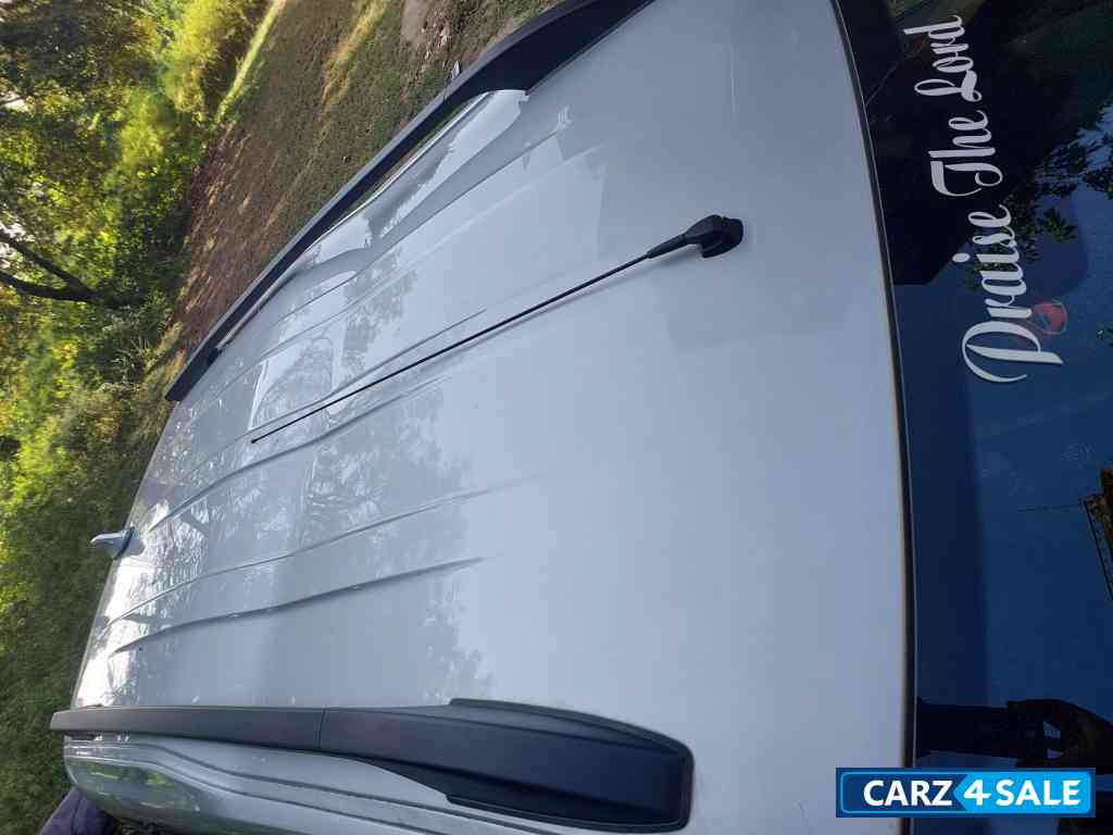 Moonlight Silver Renault Triber RXT PETROL MT 1.0L ECE