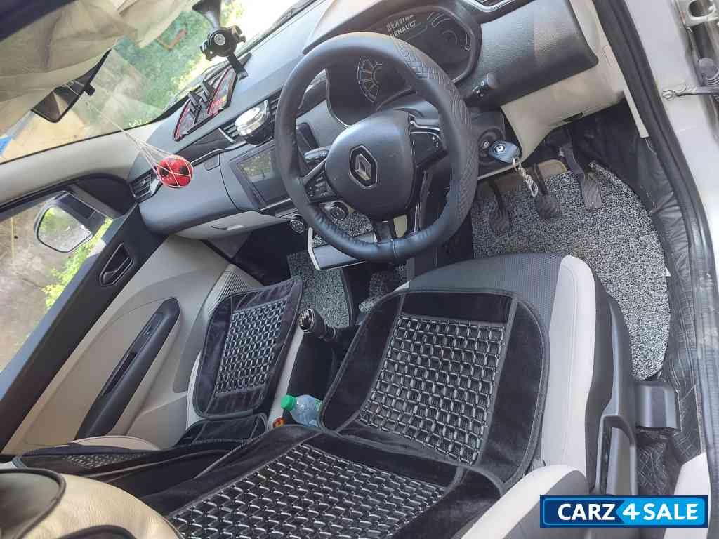 Moonlight Silver Renault Triber RXT PETROL MT 1.0L ECE